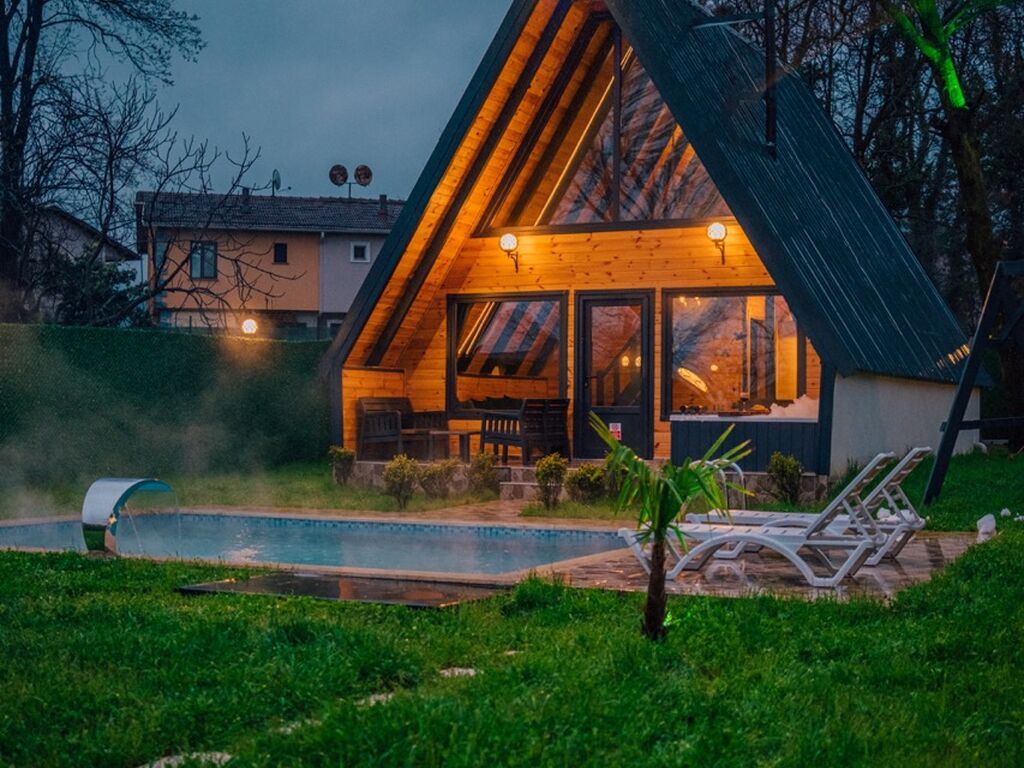 Isıtmalı Havuzlu Bungalovlar